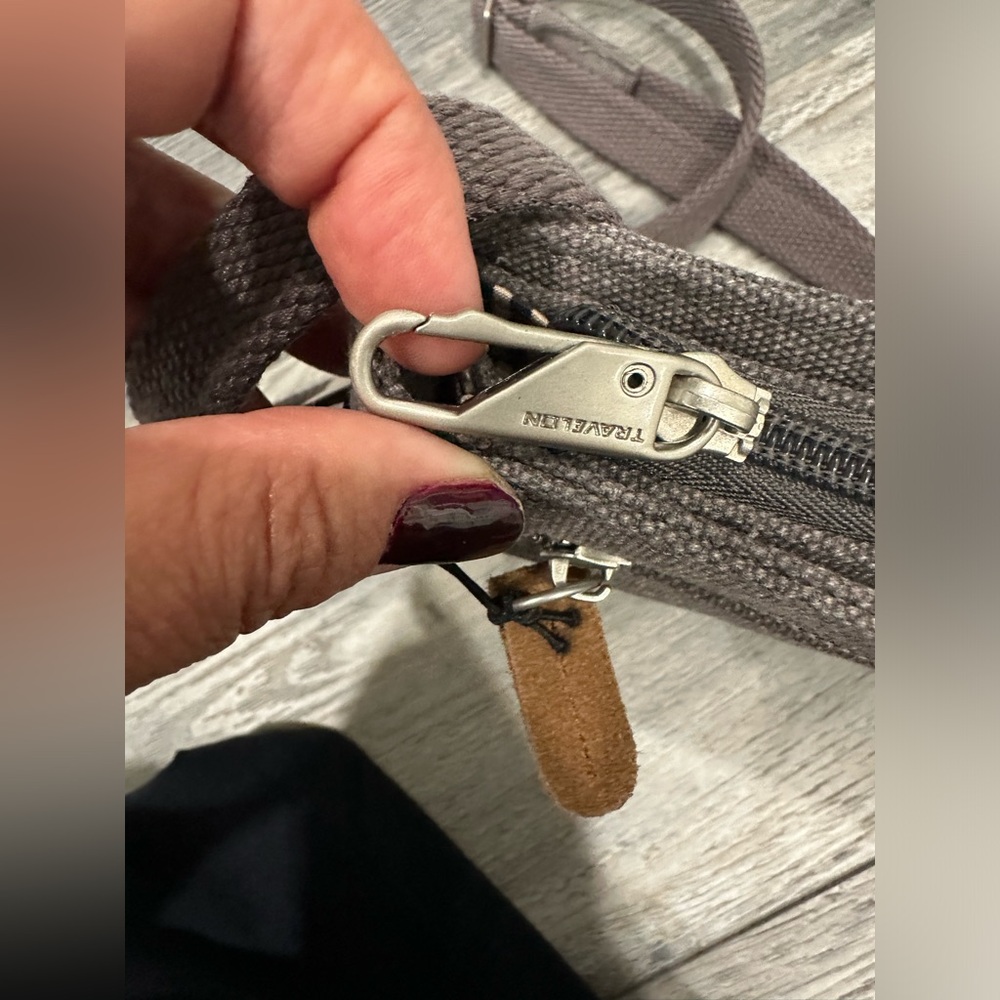 Travelon Anti-theft Heritage Small Crossbody - Picture 11 of 12